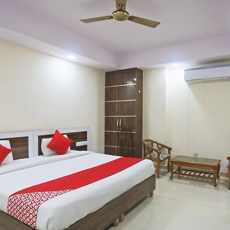 Hotel Rampal Palace Нью-Дели Экстерьер фото