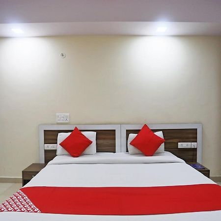 Hotel Rampal Palace Нью-Дели Экстерьер фото