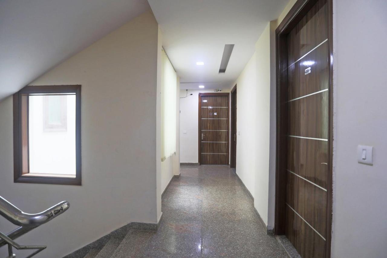 Hotel Rampal Palace Нью-Дели Экстерьер фото
