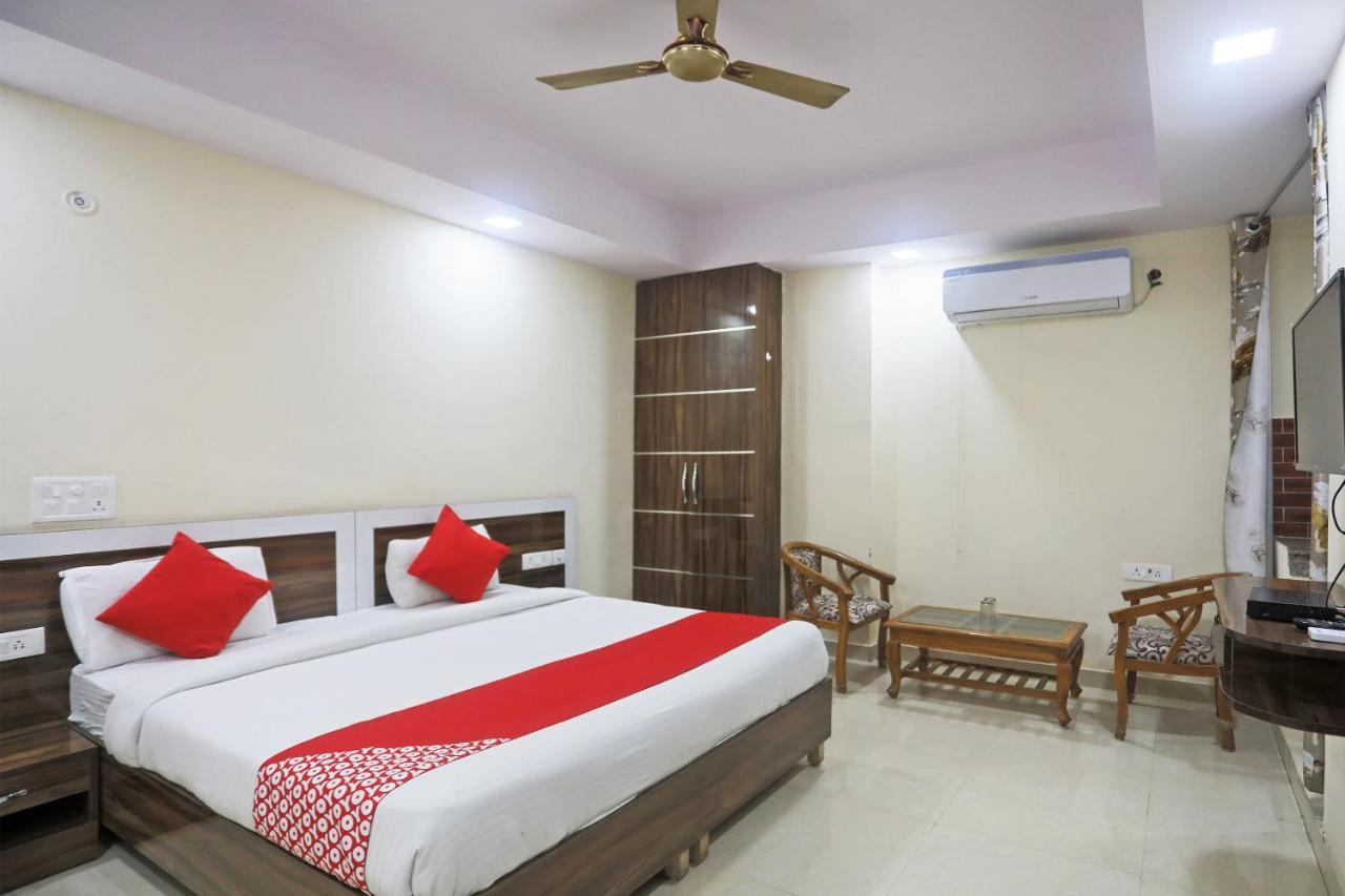 Hotel Rampal Palace Нью-Дели Экстерьер фото