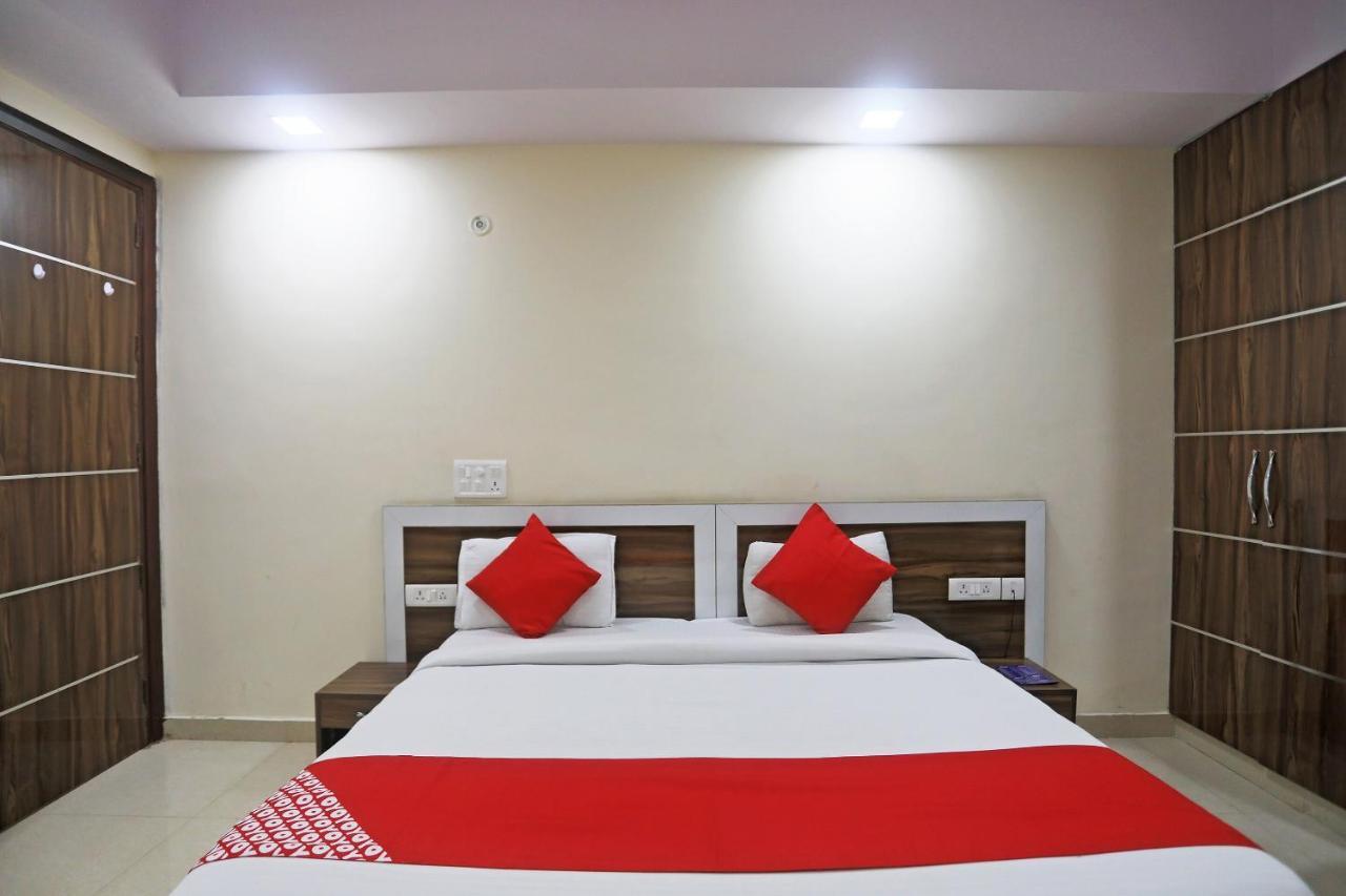 Hotel Rampal Palace Нью-Дели Экстерьер фото