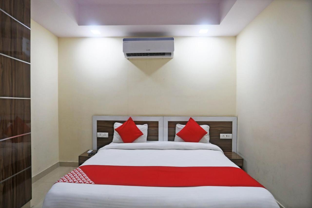 Hotel Rampal Palace Нью-Дели Экстерьер фото