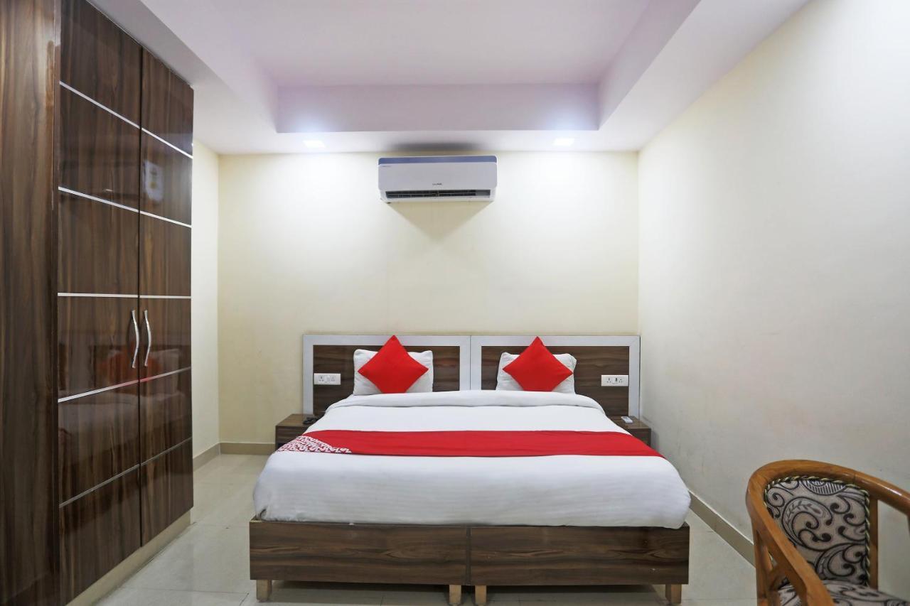 Hotel Rampal Palace Нью-Дели Экстерьер фото