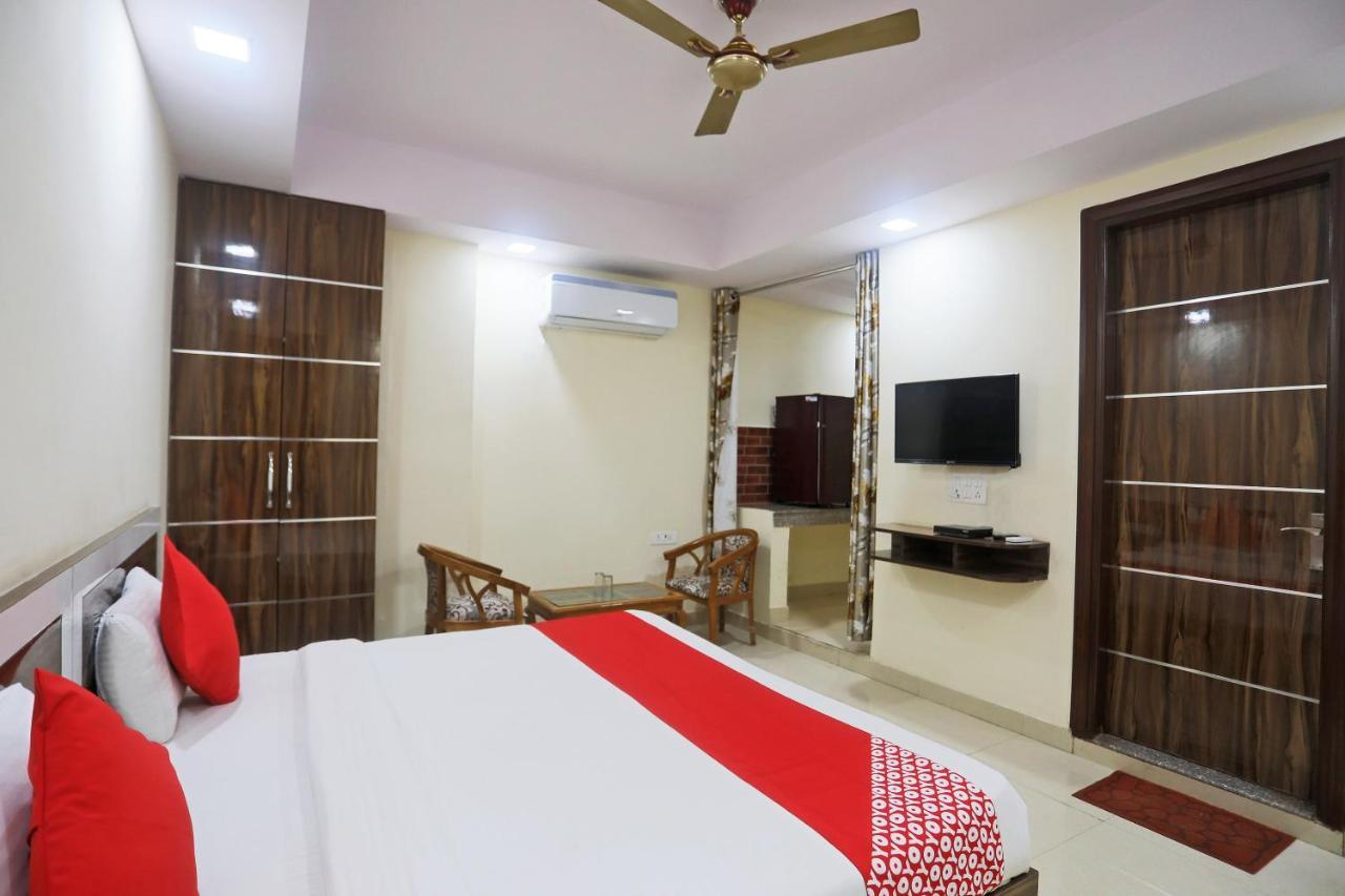 Hotel Rampal Palace Нью-Дели Экстерьер фото