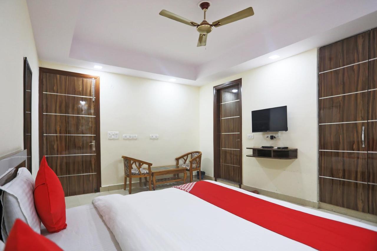 Hotel Rampal Palace Нью-Дели Экстерьер фото