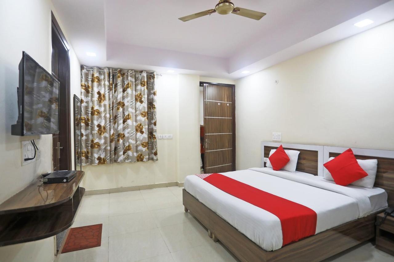 Hotel Rampal Palace Нью-Дели Экстерьер фото