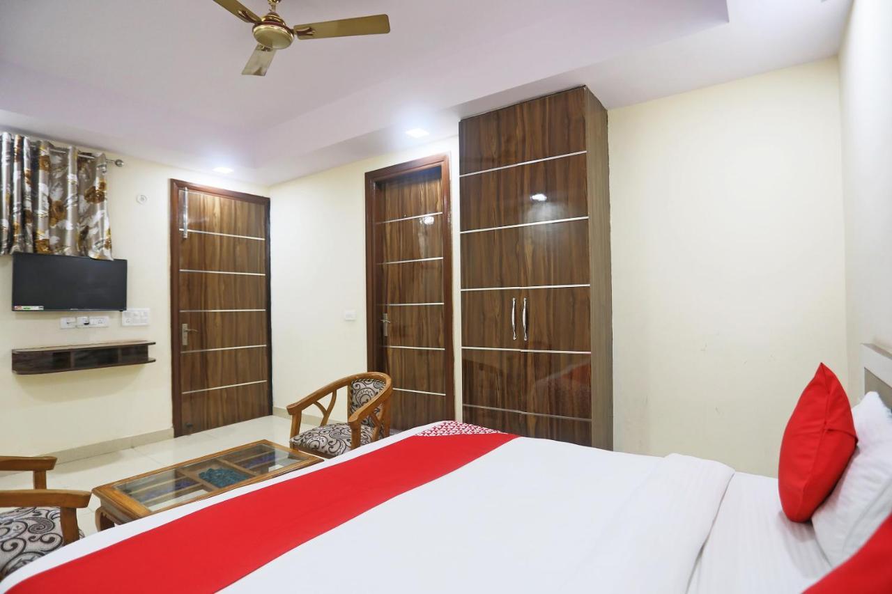 Hotel Rampal Palace Нью-Дели Экстерьер фото
