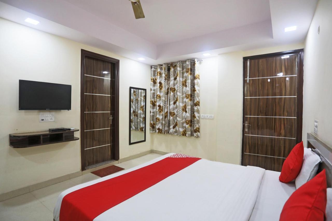 Hotel Rampal Palace Нью-Дели Экстерьер фото