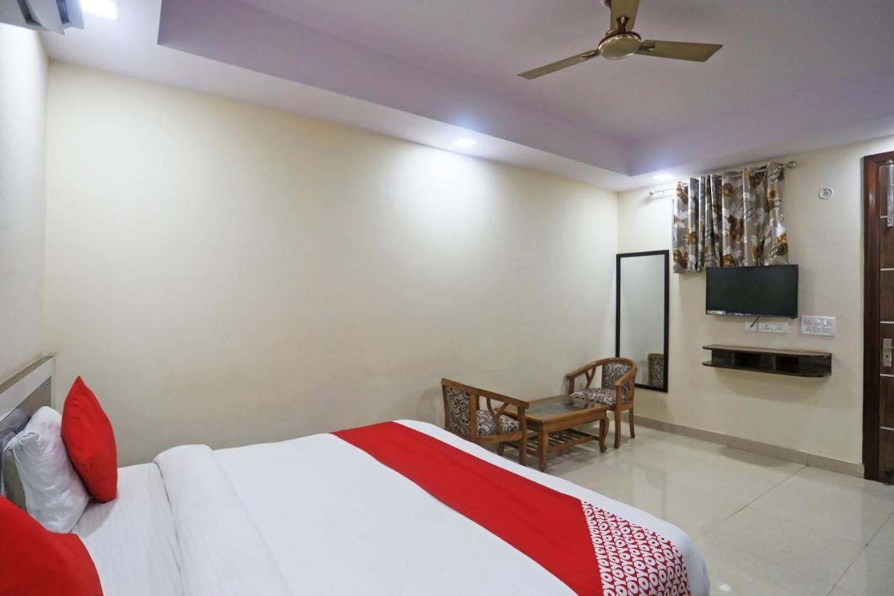 Hotel Rampal Palace Нью-Дели Экстерьер фото