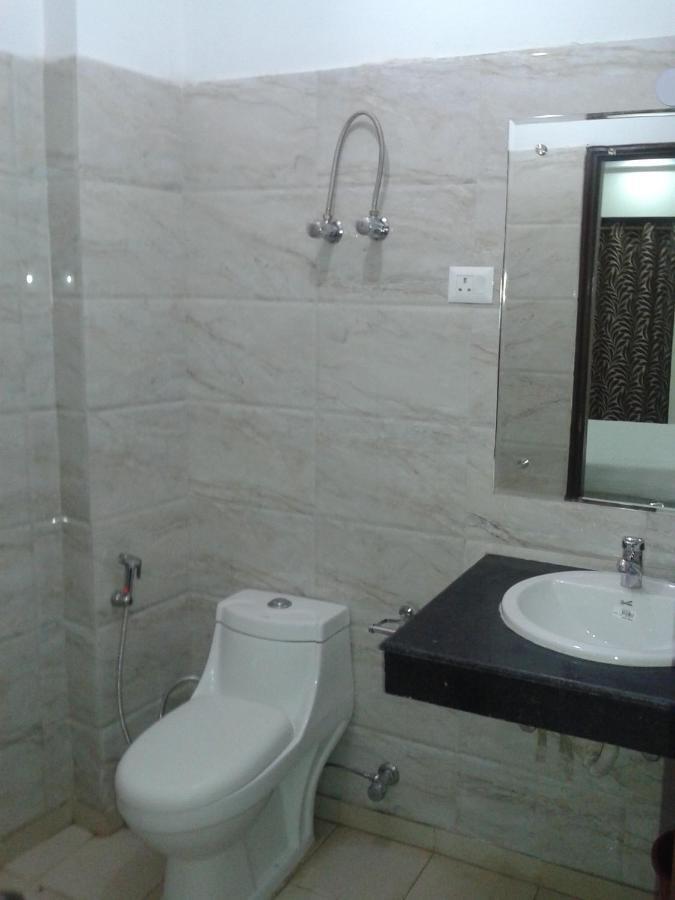 Hotel Rampal Palace Нью-Дели Экстерьер фото